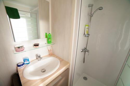 Camping Les Alizés - Mobile-home GRAND CONFORT 32m² - 3 bedrooms - Photo 7