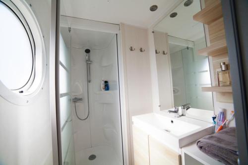 Camping Les Alizés - Mobile-home GRAND CONFORT 29m² - 3 bedrooms - Photo 6