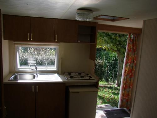 CAMPING LA BASTIDE - MOBILE HOME BAMBI 15 m² (2 bedrooms - without toilet blocks) - Photo 5