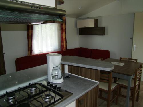 CAMPING LA BASTIDE - Mobile home APOLLON RIVIERA 40 m² (3 bedrooms - 2 bathrooms) - covered terrace of 18 m² - Photo 4