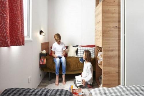 Camping Brin d'Amour - MOBIL-HOME VENEZIA, 2 bedrooms, TV + PLANCHA - Photo 5