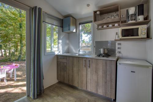 Camping Brin d'Amour - Mobile-home ASTRIA - 1 bedroom - Photo 3