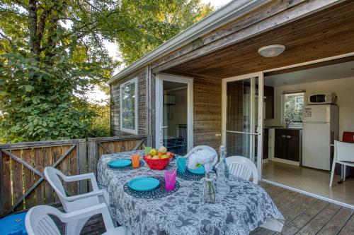 Camping Brin d'Amour - Mobile-home PATIO 2 bedrooms 2 bathrooms - Photo 3