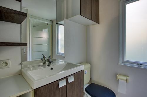 Camping Brin d'Amour - Mobile-home PATIO 2 bedrooms 2 bathrooms - Photo 8