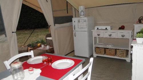 Sites et Paysages Domaine de l'Etang de Bazange - Glamping Tent Safari - Near the lake (Canadian Tent fully equiped) - Photo 2