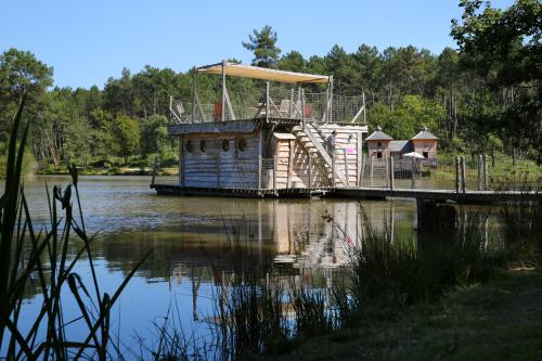 Sites et Paysages Domaine de l'Etang de Bazange - AQUALODGE NATURE©, floating house 30 m² with the breathtaking view of the lake,TV - Photo 1