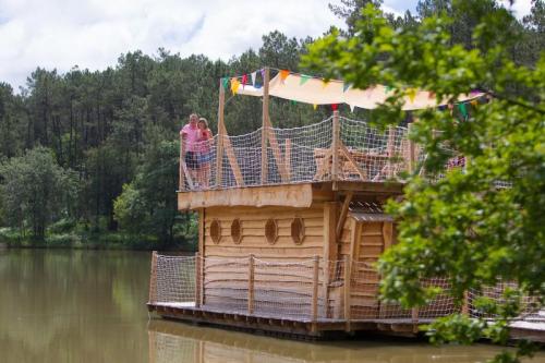 Sites et Paysages Domaine de l'Etang de Bazange - AQUALODGE NATURE©, floating house 30 m² with the breathtaking view of the lake,TV - Photo 3