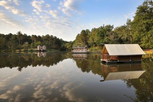 Sites et Paysages Domaine de l'Etang de Bazange - Cabane-Tente flottante Insolite nature - Accès barque - Photo 1