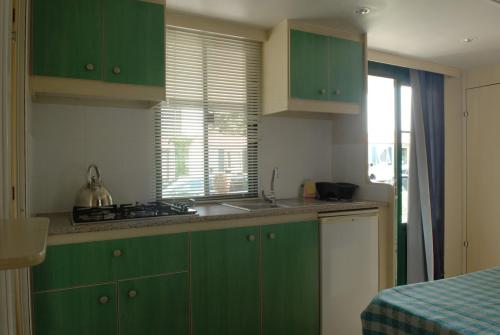 Camping La Rocca - Maxicaravan Rocca (8m x 3m) with air conditioning - Photo 2