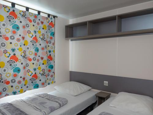 Camping Les 3 Sablières - Mobilhome Standard - 2 bedrooms - 25m² - Photo 6