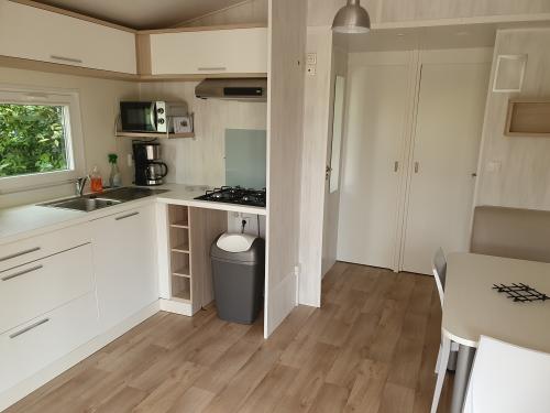 Camping Le Domaine des Floralies - Mobil Home 'ROCHER' 4 personnes - Disponible à partir de 17h - Photo 3