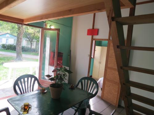 Camping Les Plans - Bungalow Mezzanine - Photo 2