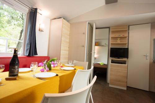 Camping Les Plans - Cottage Luxe 3 rooms Riverside - Photo 3