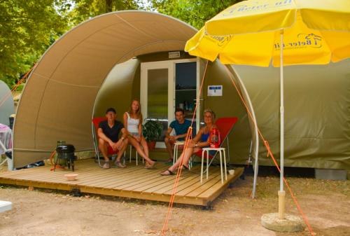 Camping La Draille - Canvas bungalow Le Petit Château - Photo 2