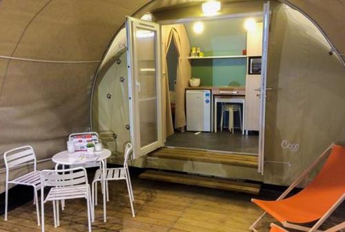 Camping La Draille - Canvas bungalow Le Petit Château - Photo 4