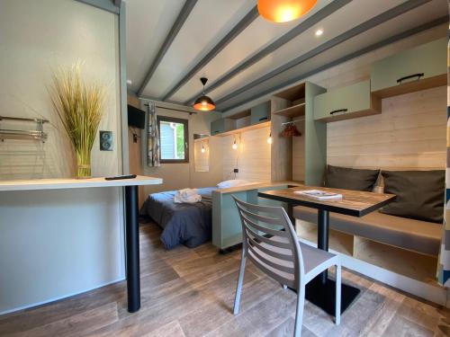 Flower Camping La Venise Verte - Chalet PREMIUM 24m² (1 bedroom) + terrace + TV - Photo 2