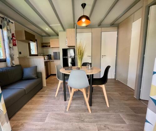 Flower Camping La Venise Verte - Chalet PREMIUM 39m² (2 bedrooms) + terrace + TV - Photo 2