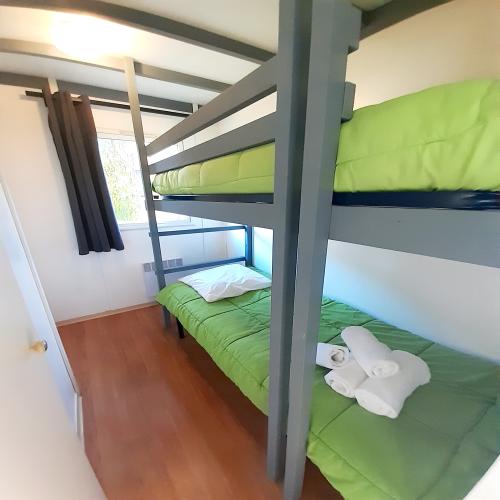 Flower Camping La Venise Verte - Chalet CONFORT 48m² (3 bedrooms) + sheltered terrace + TV - Photo 3