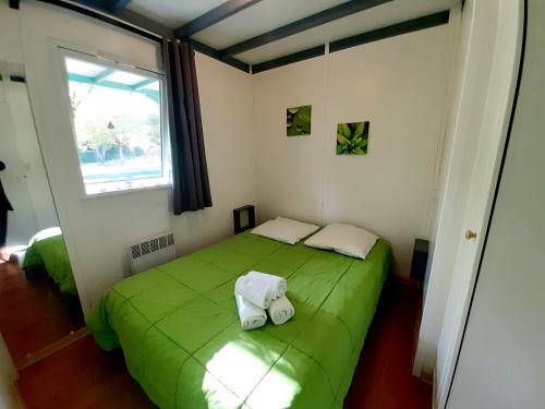 Flower Camping La Venise Verte - Chalet CONFORT 48m² (3 bedrooms) + sheltered terrace + TV - Photo 4