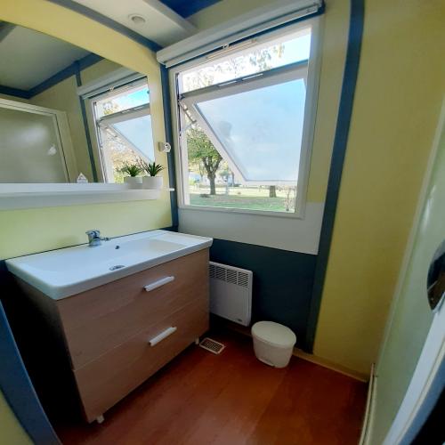 Flower Camping La Venise Verte - Chalet CONFORT 48m² (3 bedrooms) + sheltered terrace + TV - Photo 5