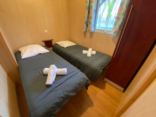 Flower Camping La Venise Verte - Chalet CONFORT 48m² (3 bedrooms) + sheltered terrace + TV - Photo 9