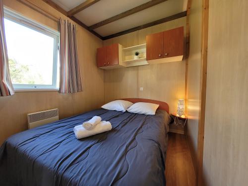 Flower Camping La Venise Verte - Chalet CONFORT 36m² (2 bedrooms) + sheltered terrace + TV - Photo 4