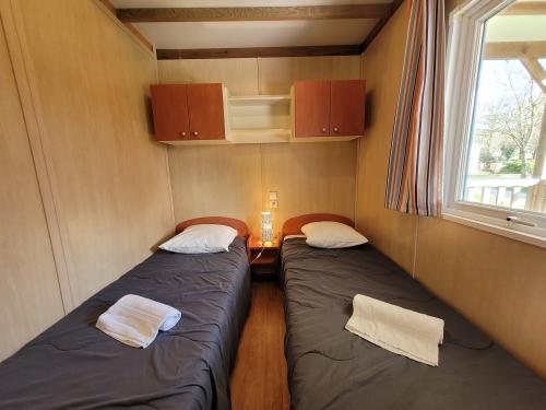 Flower Camping La Venise Verte - Chalet CONFORT 36m² (2 bedrooms) + sheltered terrace + TV - Photo 5