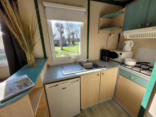 Flower Camping La Venise Verte - Chalet CONFORT 36m² (2 bedrooms) + sheltered terrace + TV - Photo 8