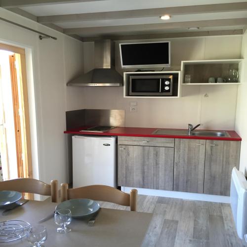 Flower Camping La Venise Verte - Chalet CONFORT 24m² (1 bedroom) + semi attached terrace 8m² - Photo 2