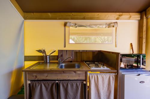 Flower Camping La Venise Verte - Freeflower CONFORT 30m² (2 bedrooms) + sheltered terrace 8m² - No Bathroom - Photo 3