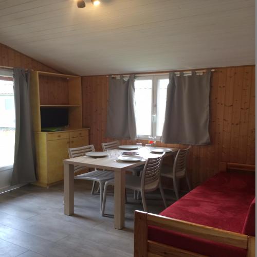 Flower Camping La Venise Verte - Chalet CONFORT 29 m² (2 bedrooms) + terrace 11m² - Photo 3