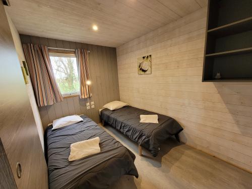 Flower Camping La Venise Verte - Chalet PREMIUM 36m² (2 bedrooms) + sheltered terrace 6m² + TV - Photo 5