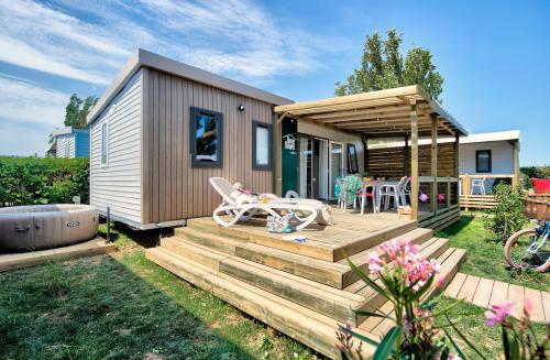 Flower Camping Les Ilates - Homeflower PREMIUM 26,5m² (2 bedrooms) + CLIM + half-covered terrace + TV + sheets + towels - Photo 1