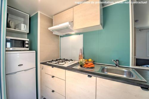 Flower Camping Les Ilates - Homeflower PREMIUM 26,5m² (2 bedrooms) + CLIM + half-covered terrace + TV + sheets + towels - Photo 4