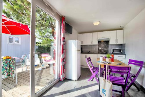 Flower Camping Les Ilates - House COMFORT 31m² (2 bedrooms) + TV + terrace - Photo 4