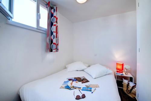 Flower Camping Les Ilates - House COMFORT 31m² (2 bedrooms) + TV + terrace - Photo 6