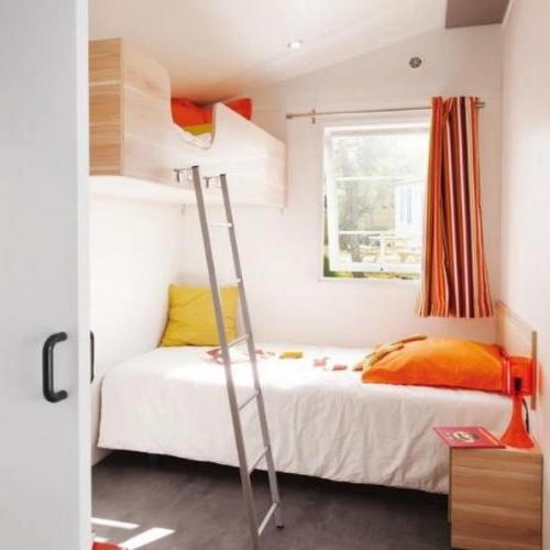 Flower Camping Les Ilates - Mobil-Home COMFORT 27m² (2 bedrooms) Wheelchair friendly +TV - Photo 4