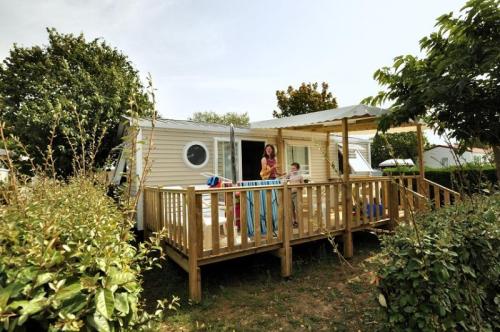 Flower Camping Les Ilates - Mobile-home COMFORT 31m² (3 bedrooms) + TV + Half-covered terrace - Photo 1