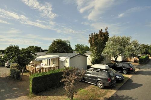 Flower Camping Les Ilates - Mobile-home COMFORT 31m² (3 bedrooms) + TV + Half-covered terrace - Photo 2