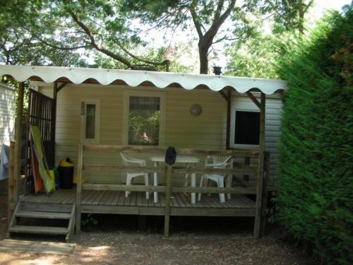 Camping Lou Cabasson - Mobilhome le Lavandou - sheltered terrace 10m² (air-conditioning) (Max 2 adults) - Photo 3