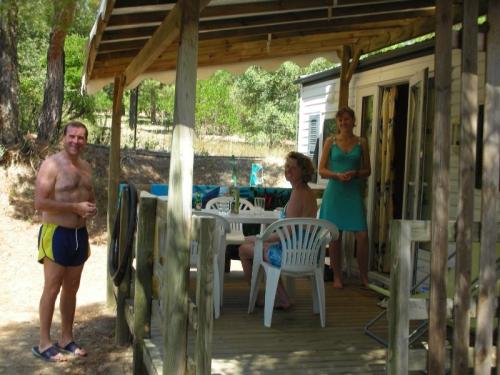 Camping Lou Cabasson - Mobilhome le Lavandou - sheltered terrace 10m² (air-conditioning) (Max 2 adults) - Photo 4