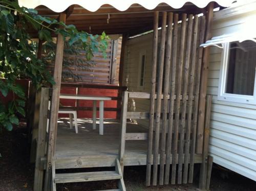 Camping Lou Cabasson - Mobilhome le Lavandou - sheltered terrace 10m² (air-conditioning) (Max 2 adults) - Photo 7