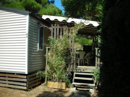 Camping Lou Cabasson - Mobilhome le Cabasson - sheltered terrace 10m² (Max 4 adults) - Photo 4
