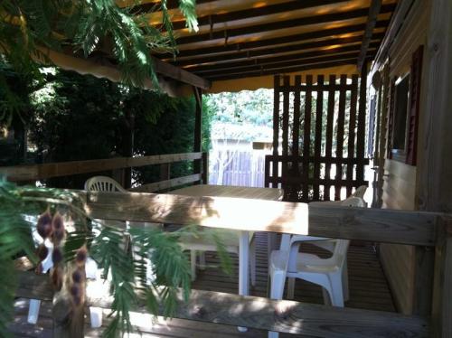 Camping Lou Cabasson - Mobilhome le Cabasson - sheltered terrace 10m² (Max 4 adults) - Photo 7
