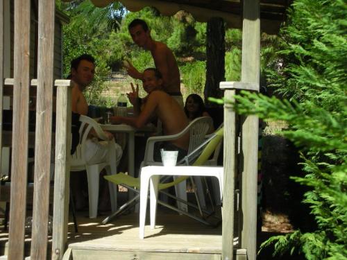 Camping Lou Cabasson - Mobilhome le Cabasson - sheltered terrace 10m² (Max 4 adults) - Photo 8