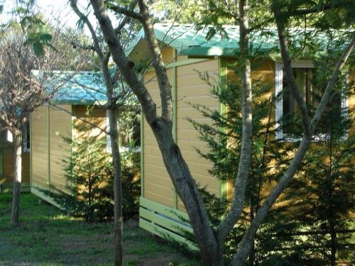 Camping Lou Cabasson - Chalet Vignasse - sheltered terrace 10m² (Max 4 adults) - Photo 3