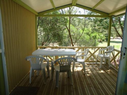 Camping Lou Cabasson - Chalet Vignasse - sheltered terrace 10m² (Max 4 adults) - Photo 5
