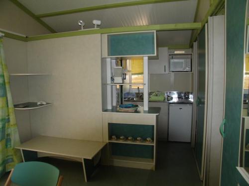 Camping Lou Cabasson - Chalet Vignasse - sheltered terrace 10m² (Max 4 adults) - Photo 6
