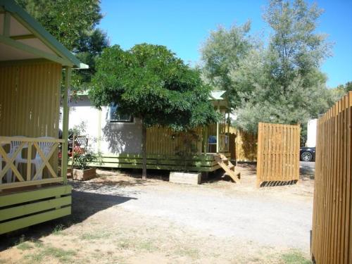 Camping Lou Cabasson - Chalet le Pellegrin - sheltered terrace 10m² (Max 2 adults) - Photo 7