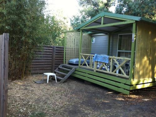 Camping Lou Cabasson - Chalet le Pellegrin - sheltered terrace 10m² (Max 2 adults) - Photo 8